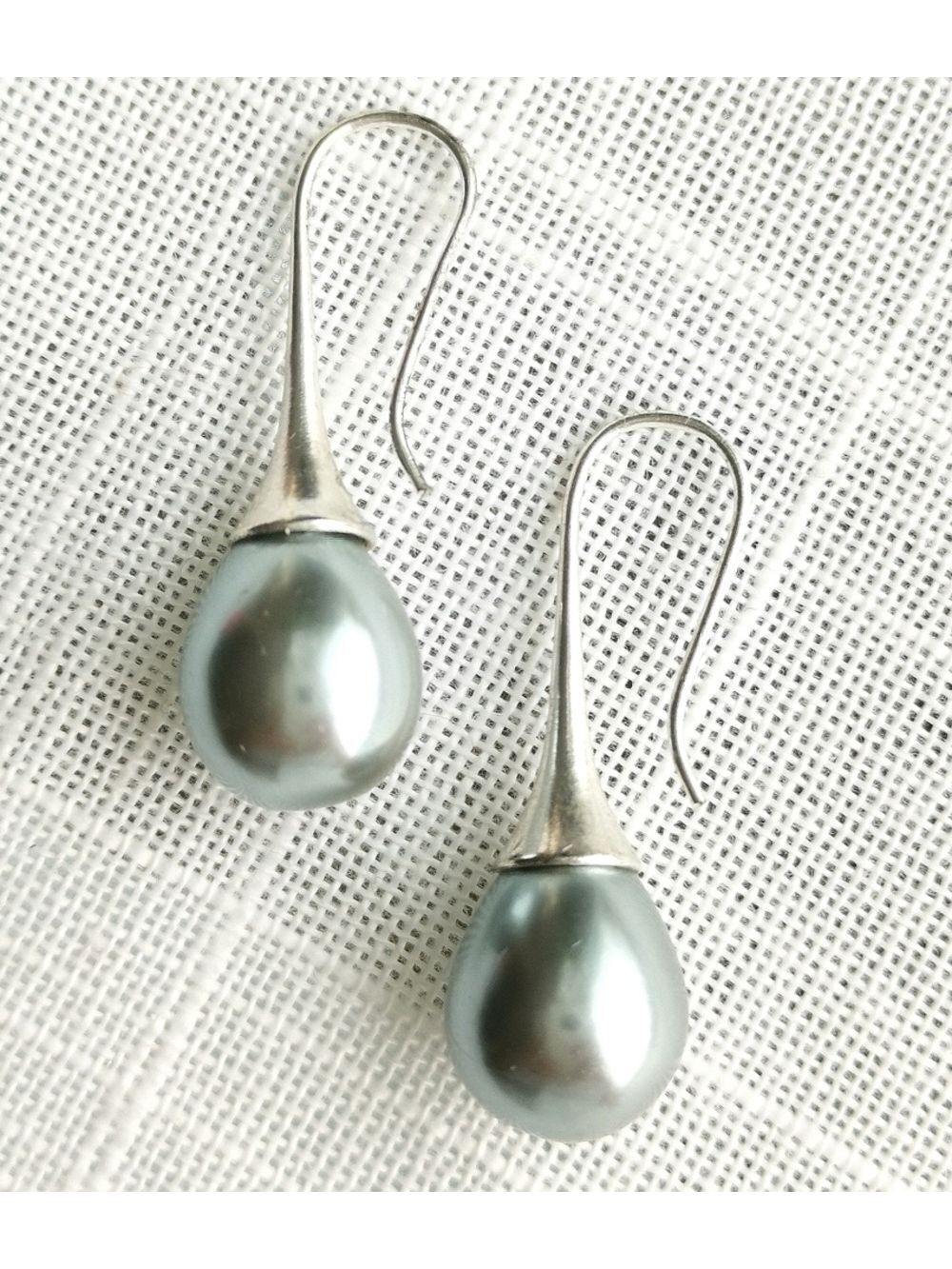 Silvery Grey Gray Pearl Teardrop earrings 🆕